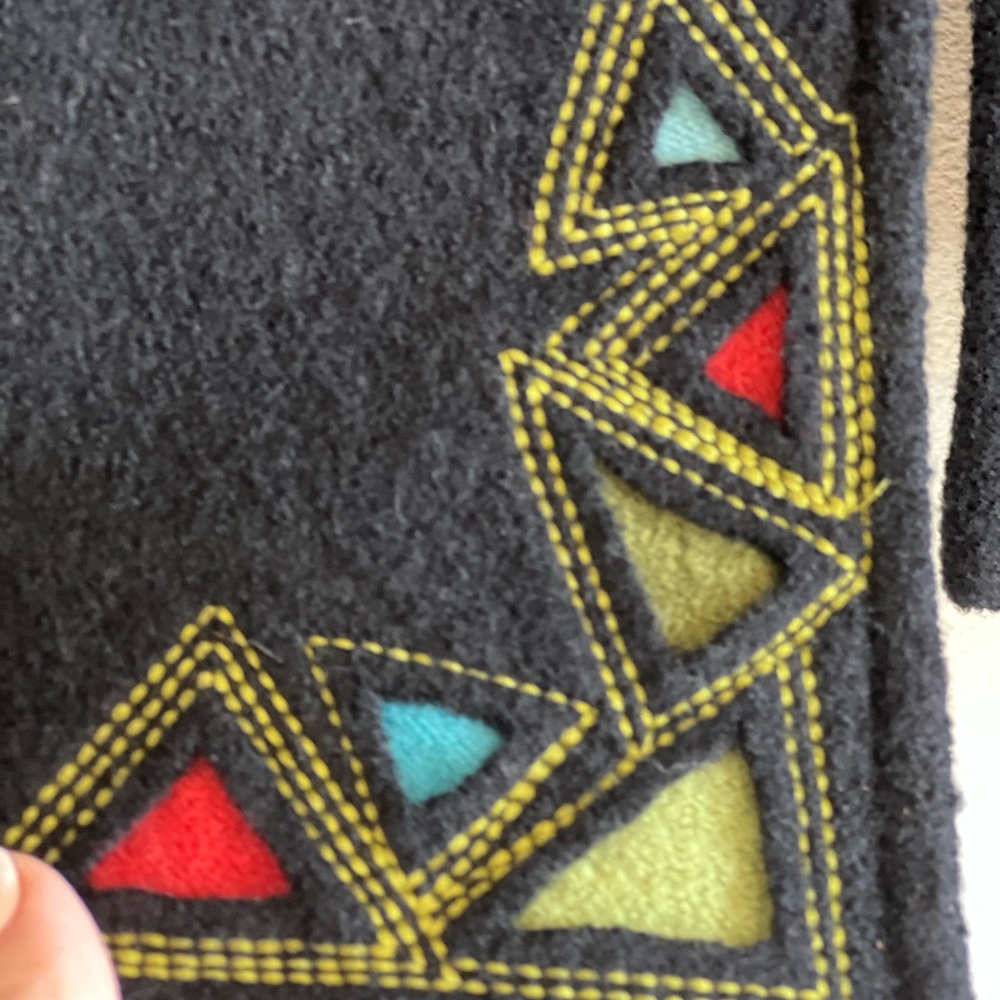 Icelandic Jacket with Embroidery Details - SIZE LARGE - Picture 5 of 15